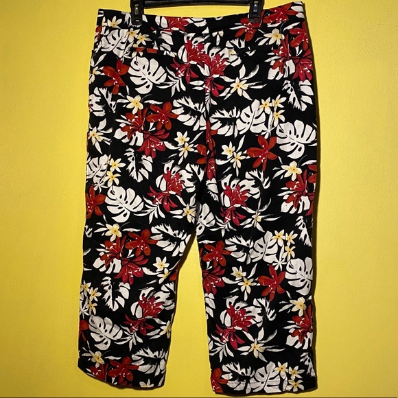 Chico’s Floral Capris - Picture 2 of 6